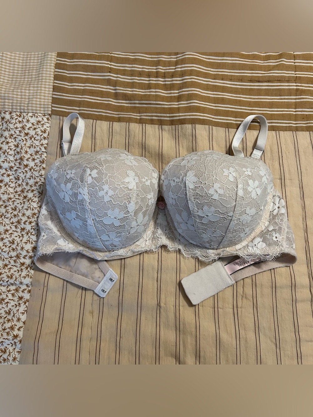 Victoria secret Dream Angels lined Demi lace cream NOT push-up size 32DDD